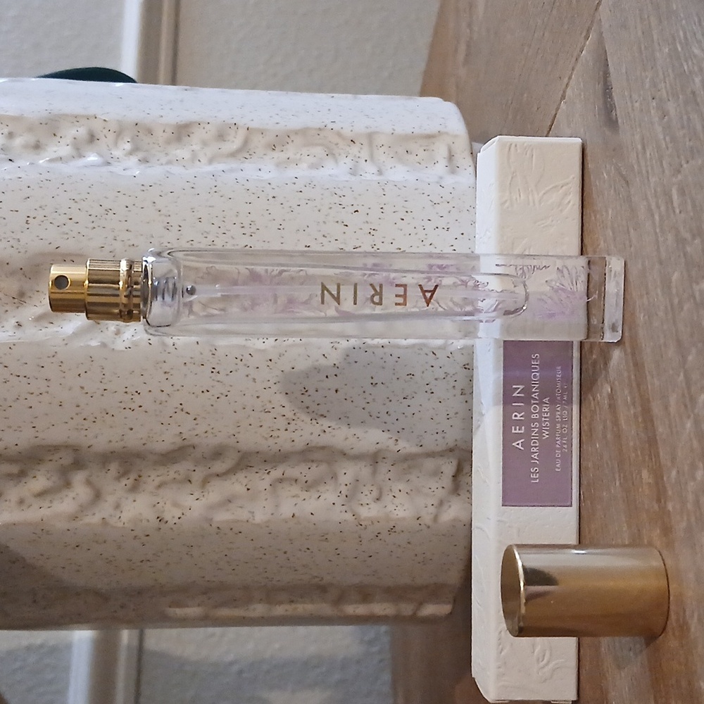 New AERIN Les Jardins Botaniques Wisperia Parfum Spray - Picture 8 of 17